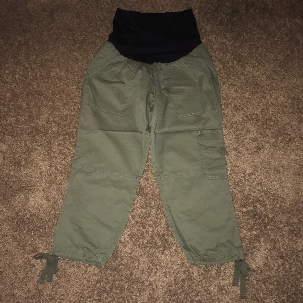 NWOT army green Size 10 A -glow maternity capris